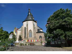 Fronleichnamsprozession durch die Straßen von Naumburg (Foto: Karl-Franz Thiede)